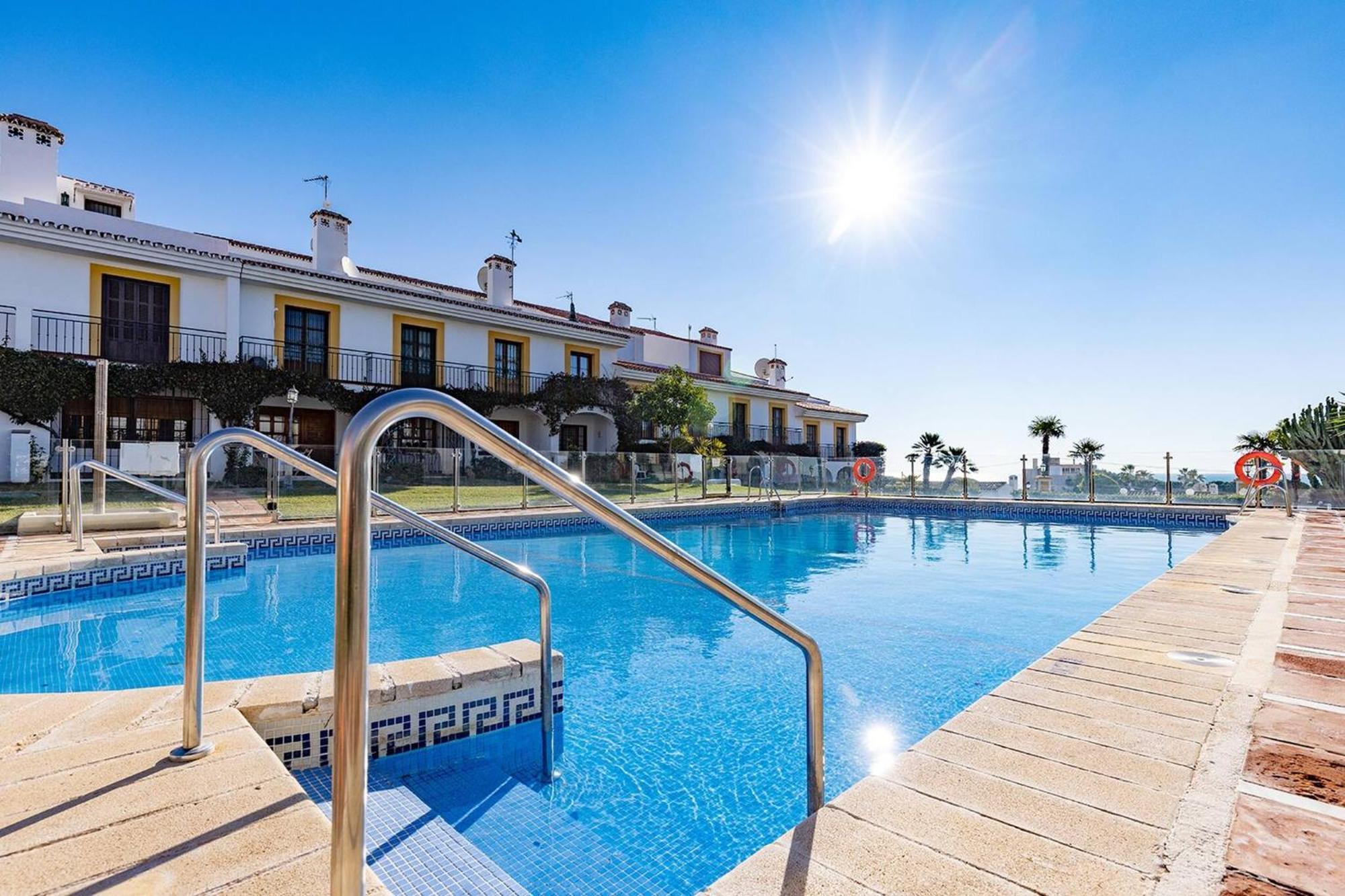 042 Classic 2 Bed Andalusian Townhouse 500m From *